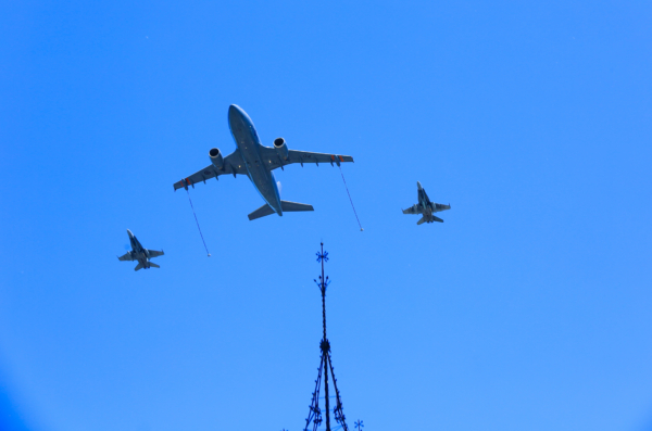 今年（2024年）是加拿大空軍（RCAF）成立百年，國慶日的「空中列隊」（Parade in the Sky）表演是20年來規模最大的。（任僑生／大紀元）