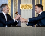荷蘭新任首相斯霍夫籲對中共要「當心」